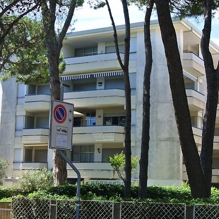 Eva 45 Apartment Lignano Sabbiadoro Bagian luar foto