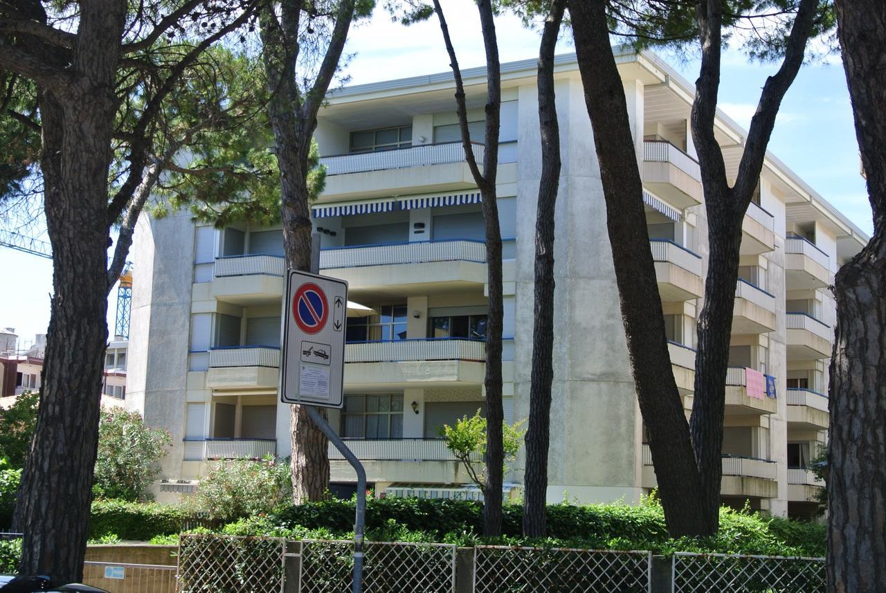 Eva 45 Apartment Lignano Sabbiadoro Bagian luar foto